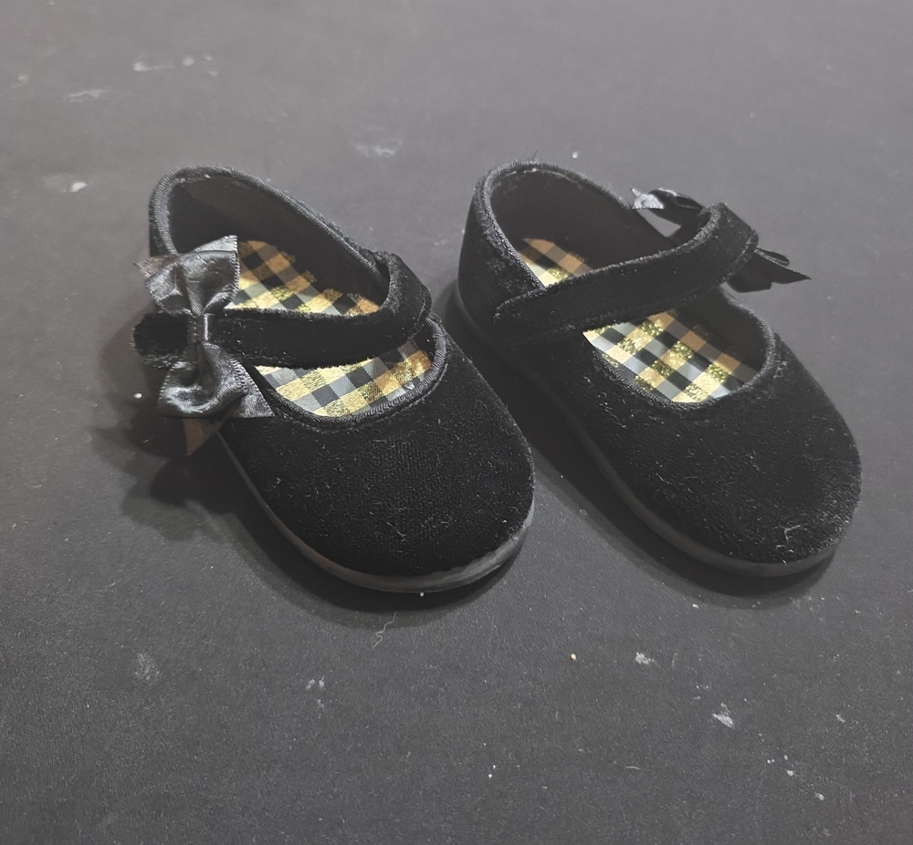 Girls Black Velvet Mary Jane Shoes with Bow